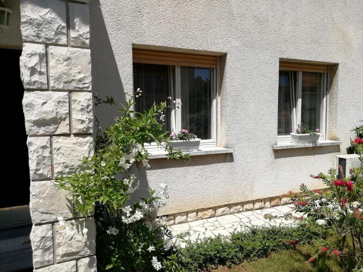 Apartments Jadranka Ivana Pula Exterior foto